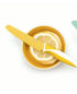 Cuchillo KiddiKutter Lemon Cream cortando limón